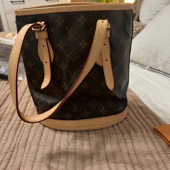 Authentic Louis Vuitton Petit Bucket Bag - EXCELLENT CONDITION - Picture 6 of 15